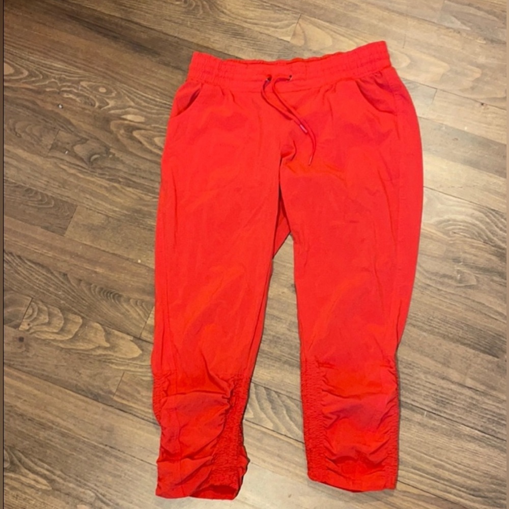 Athleta Prima Jogger Red capri pants 4